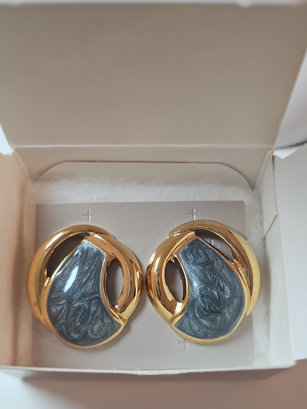 Gold-Tone And Gray Enamel Inlay Pierced Earrings 1990's AVON